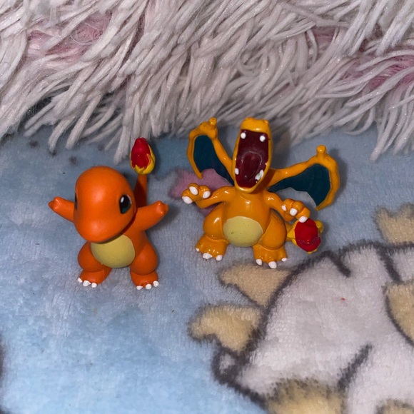 Pokemon Other - Charizard and Charmander Figures